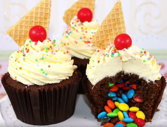 Cupcakes mit Smartie-Überraschung