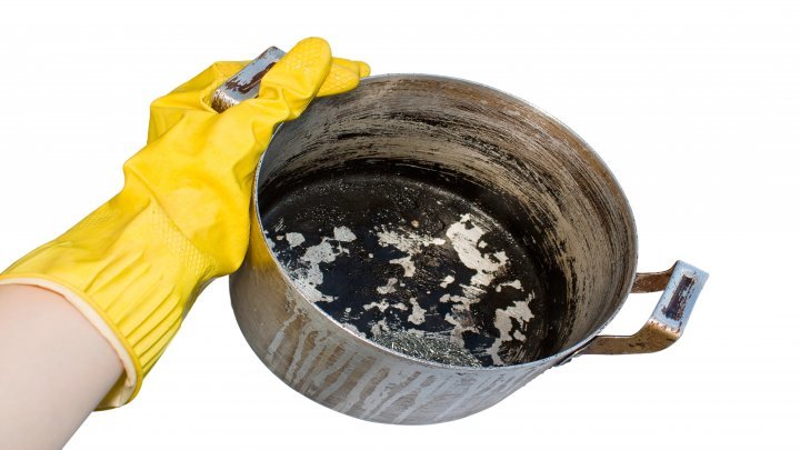 Du fragst dich, wie du einen verbrannten Kochtopf retten kannst? Das ist ganz einfach – mit diesem Trick!
