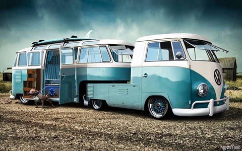 VW-Bus mit Anhänger