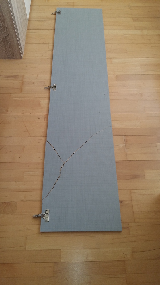 Schranktür extremst gesplittert - wer-weiss-was.de