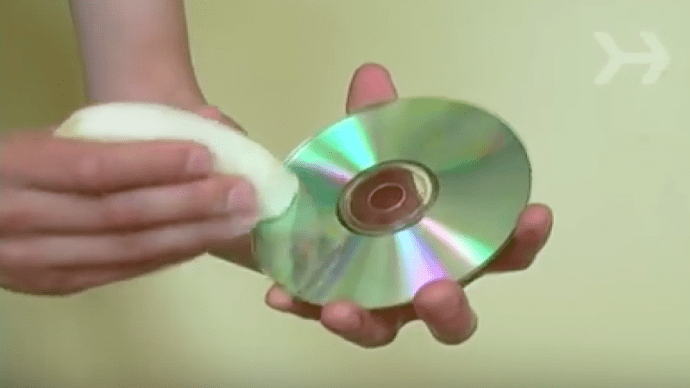 Wusstest du, dass du auch mit Hilfe einer Banane Kratzer auf CD's entfernen kannst?