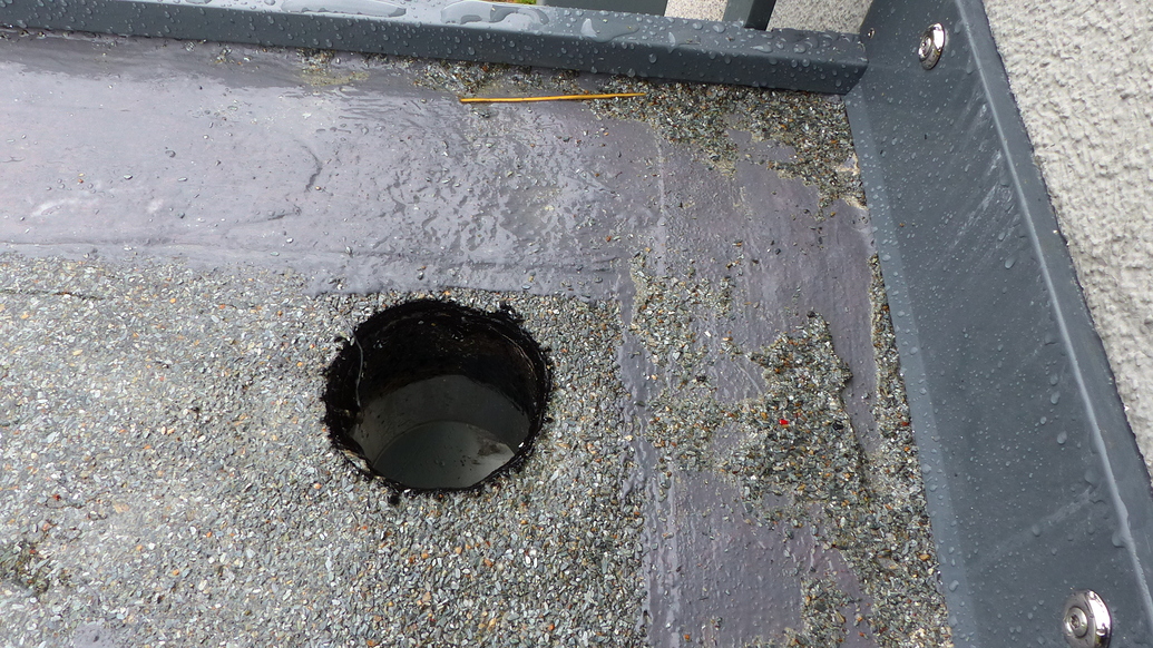 Wie stellt man eine Balkonabdichtung mit Gefälle her zum Abfluss von