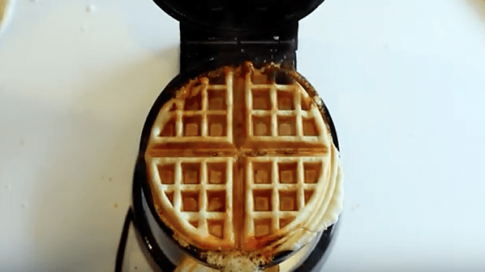 Hast du schon mal eine Pizza im Waffelmuster gesehen? Das musst du probiert haben.