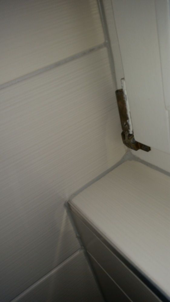 Fliesen im Bad verfärben sich immer mehr - wer-weiss-was.de