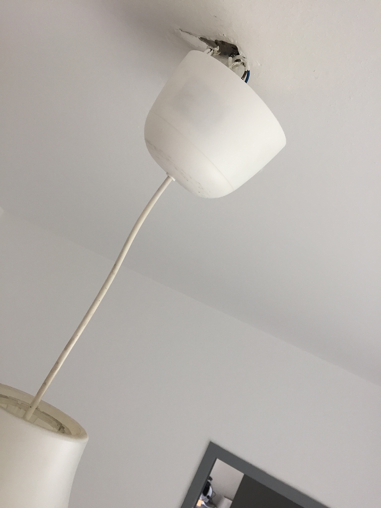 Wie bekomme ich den Baldachin bündig an die Decke - wer-weiss-was.de