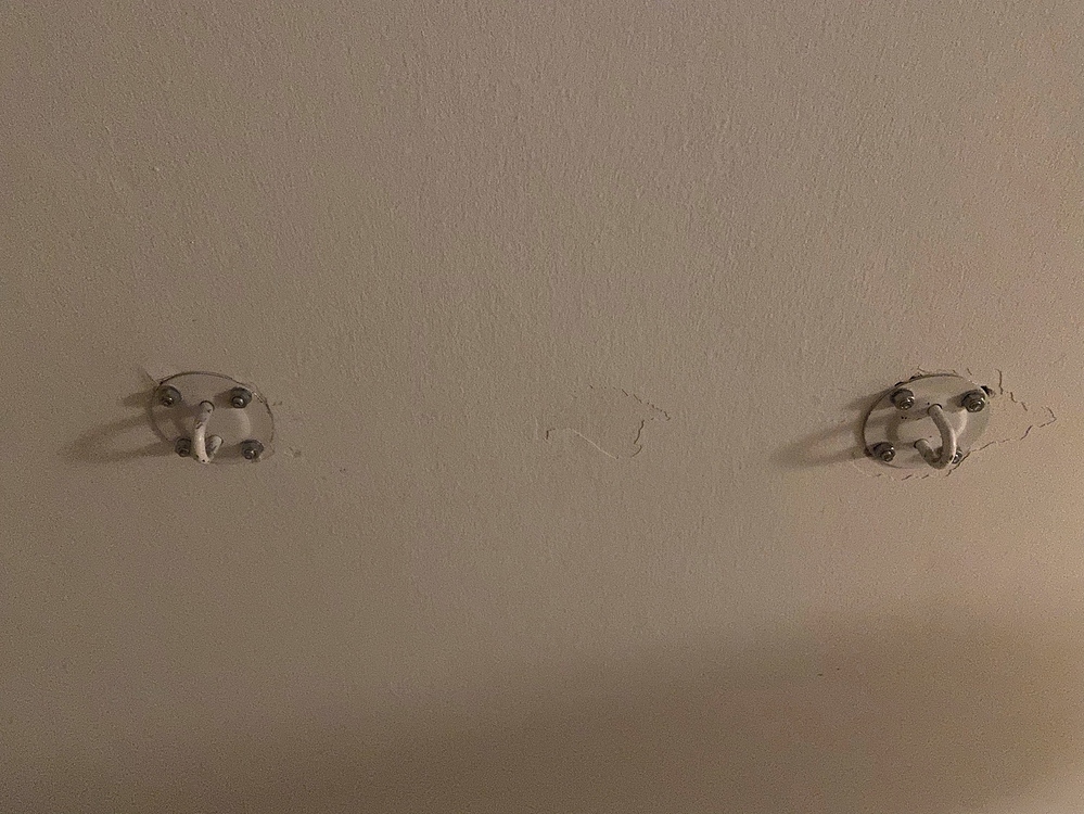 Abgeblätterte Deckenfarbe ausbessern - wer-weiss-was.de