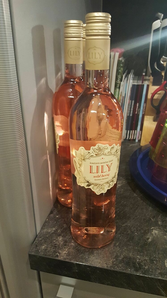 Wer kann mir sagen wo ich den Wein/Cocktail Lily wild Berry kaufen kann