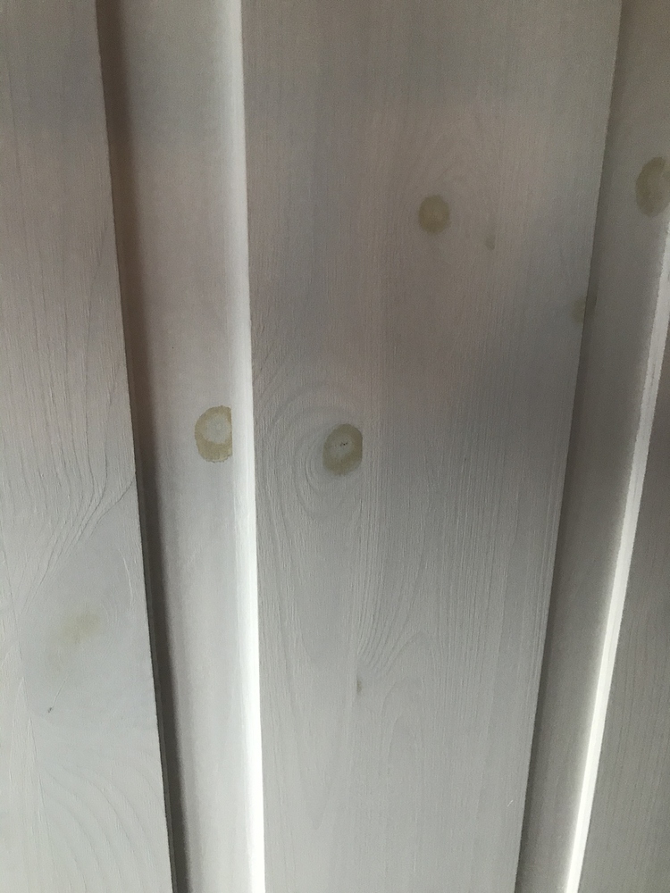 Schrank bekommt kreisrunde Flecken. Ursache? - wer-weiss-was.de