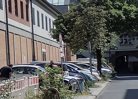 www.parken.auf.gehweg_230610